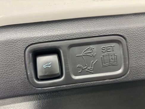 Used 2022 Ford Expedition Limited image 43