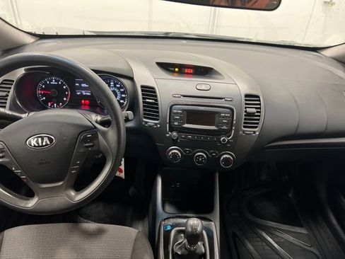 Used 2017 Kia Forte LX image 11