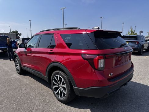 Used 2025 Ford Explorer ST-Line AWD/4WD image 4