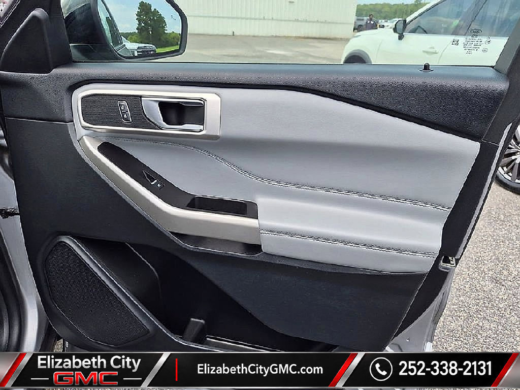 Used 2022 Ford Explorer XLT w/ Equipment Group 202A AWD/4WD image 30