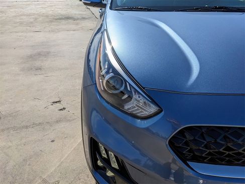 Used 2020 Kia Niro EX Premium image 11