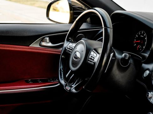 Used 2019 Kia Stinger GT2 image 22