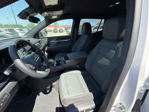 New 2026 GMC Terrain AT4 w/ LPO, Black Badging Package AWD/4WD image 11