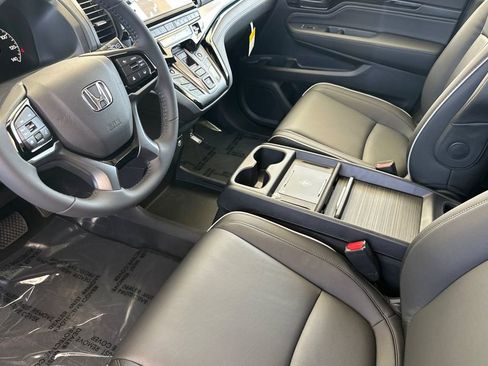 New 2026 Honda Odyssey Touring image 10