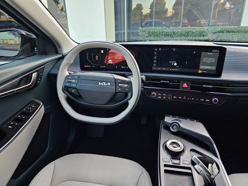 Used 2025 Kia EV6 Wind image 18
