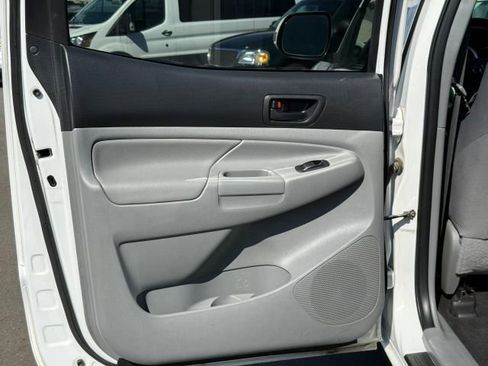 Used 2012 Toyota Tacoma 4x4 Double Cab image 17
