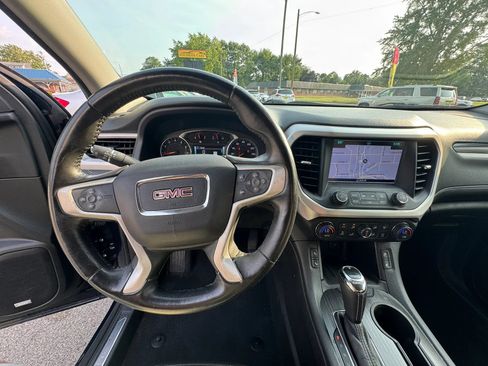 Used 2017 GMC Acadia SLT FWD image 17