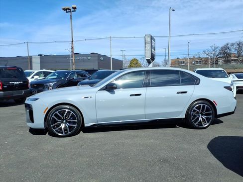 Used 2024 BMW i7 M70 w/ Executive Package image 8