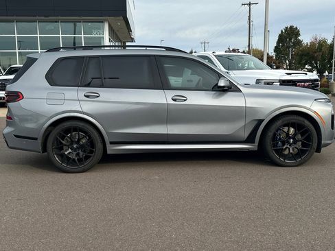 Used 2023 BMW X7 xDrive40i w/ M Sport Package image 3