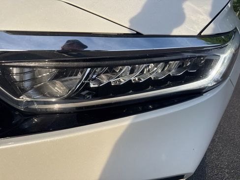 Used 2019 Honda Accord EX image 9