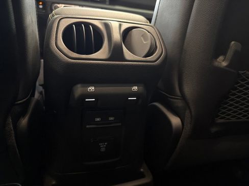 Used 2024 Jeep Wrangler Unlimited Sahara w/ Technology Group AWD/4WD image 33