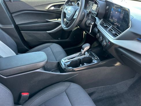 Used 2024 Chevrolet Trax LS w/ LS Convenience Package FWD image 20