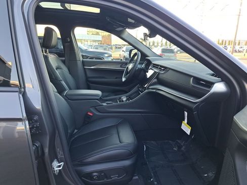 New 2025 Jeep Grand Cherokee Limited image 18