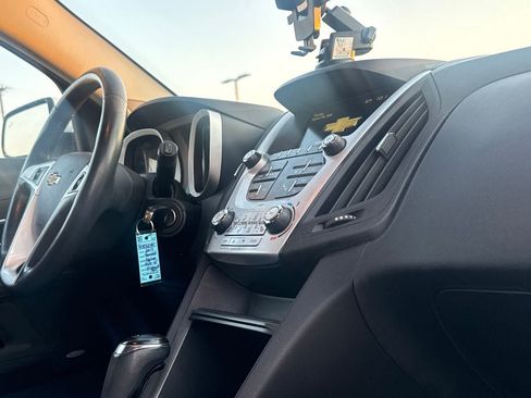 Used 2017 Chevrolet Equinox LT FWD image 29