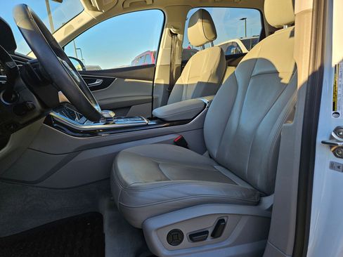 Used 2022 Audi Q7 Premium Plus image 18