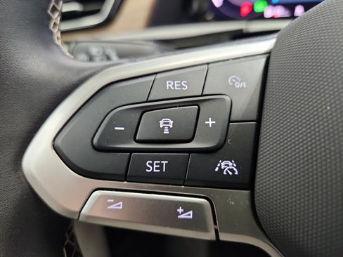 Certified 2025 Volkswagen Atlas SE w/ Panoramic Sunroof Package image 13