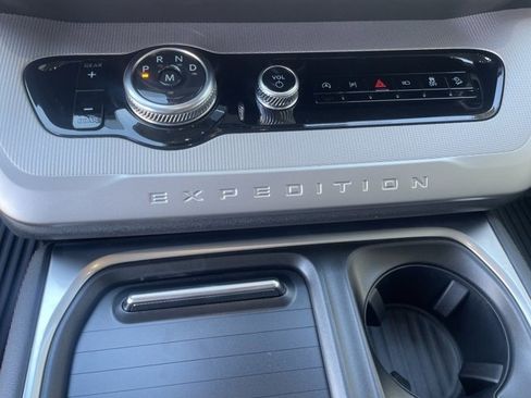 New 2025 Ford Expedition Active image 51