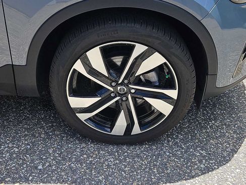 Used 2023 Volvo XC40 B5 Plus w/ Protection Package Premier AWD/4WD image 9