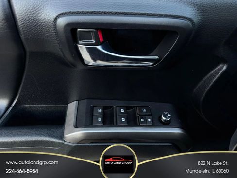 Used 2018 Toyota Tacoma Limited image 27