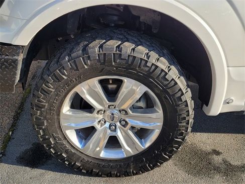 Used 2018 Ford F150 Platinum w/ Equipment Group 701A Luxury image 4