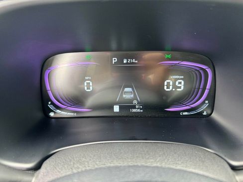 Used 2025 Kia Soul LX w/ LX Technology Package FWD image 4