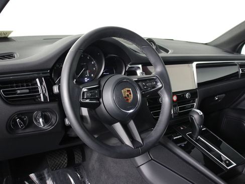 Certified 2026 Porsche Macan AWD/4WD image 4
