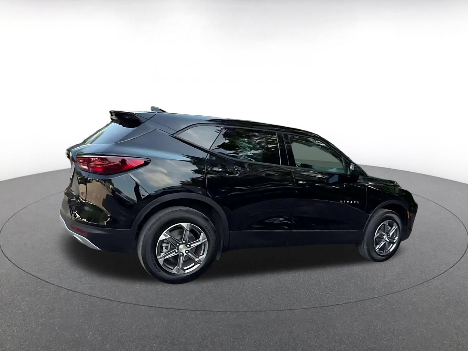 Used 2026 Chevrolet Blazer LT FWD image 13