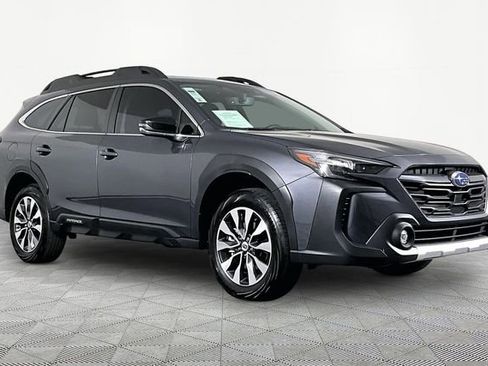Used 2025 Subaru Outback Limited AWD/4WD image 3