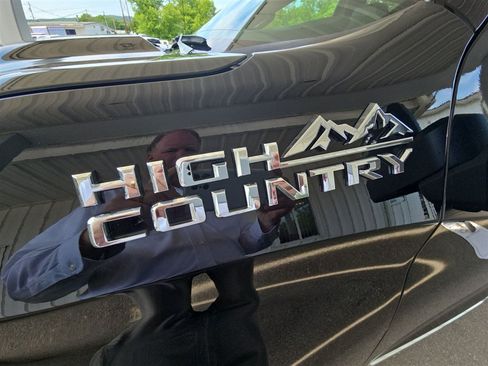 Used 2025 Chevrolet Silverado 1500 High Country w/ High Country Premium Package AWD/4WD image 31