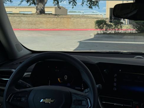 Used 2025 Chevrolet TrailBlazer LT FWD image 29