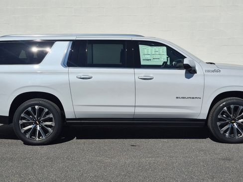 New 2026 Chevrolet Suburban High Country image 13