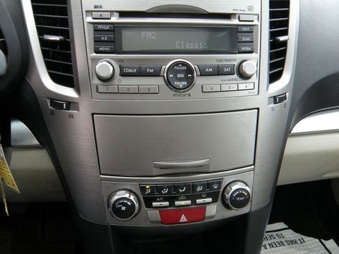 Used 2010 Subaru Legacy 2.5i Premium image 9