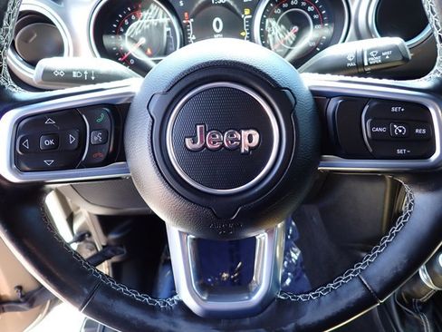 Used 2020 Jeep Gladiator Rubicon w/ Dual Top Group AWD/4WD image 15