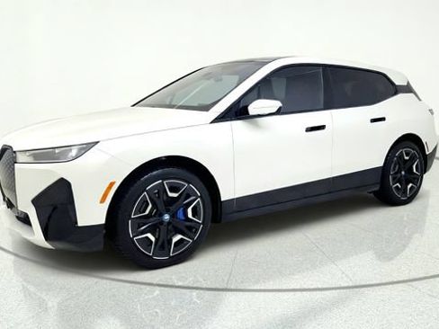 Used 2024 BMW iX xDrive50 w/ Premium Package AWD/4WD image 4
