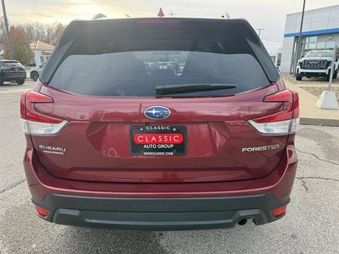 Used 2023 Subaru Forester Premium image 5