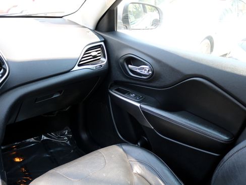 Used 2020 Jeep Cherokee Limited image 42