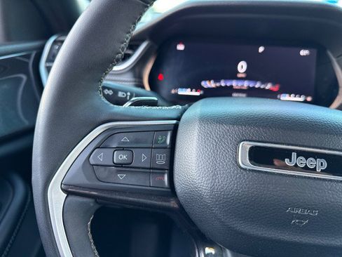 Used 2023 Jeep Grand Cherokee L Laredo image 34