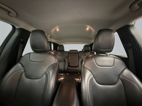 Used 2019 Jeep Cherokee Limited FWD image 15