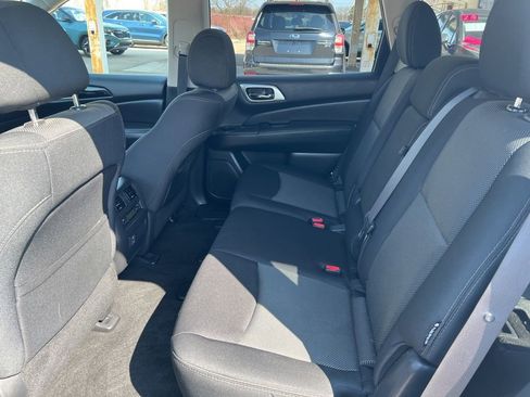 Used 2018 Nissan Pathfinder SV w/ Cargo Package image 8