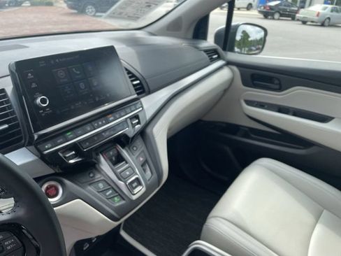 Certified 2025 Honda Odyssey EX-L image 13