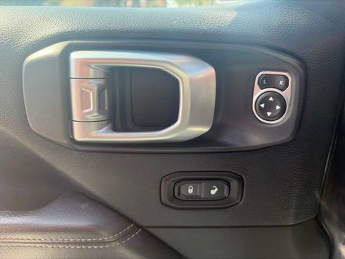 Used 2018 Jeep Wrangler Unlimited Sahara w/ Cold Weather Group AWD/4WD image 24