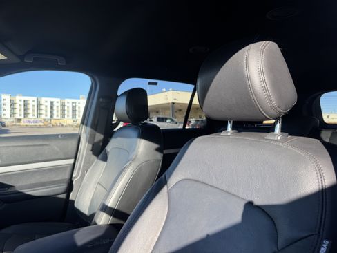 Used 2017 Ford Explorer XLT w/ Equipment Group 202A image 15