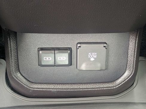 Used 2022 Toyota Highlander Limited FWD image 14