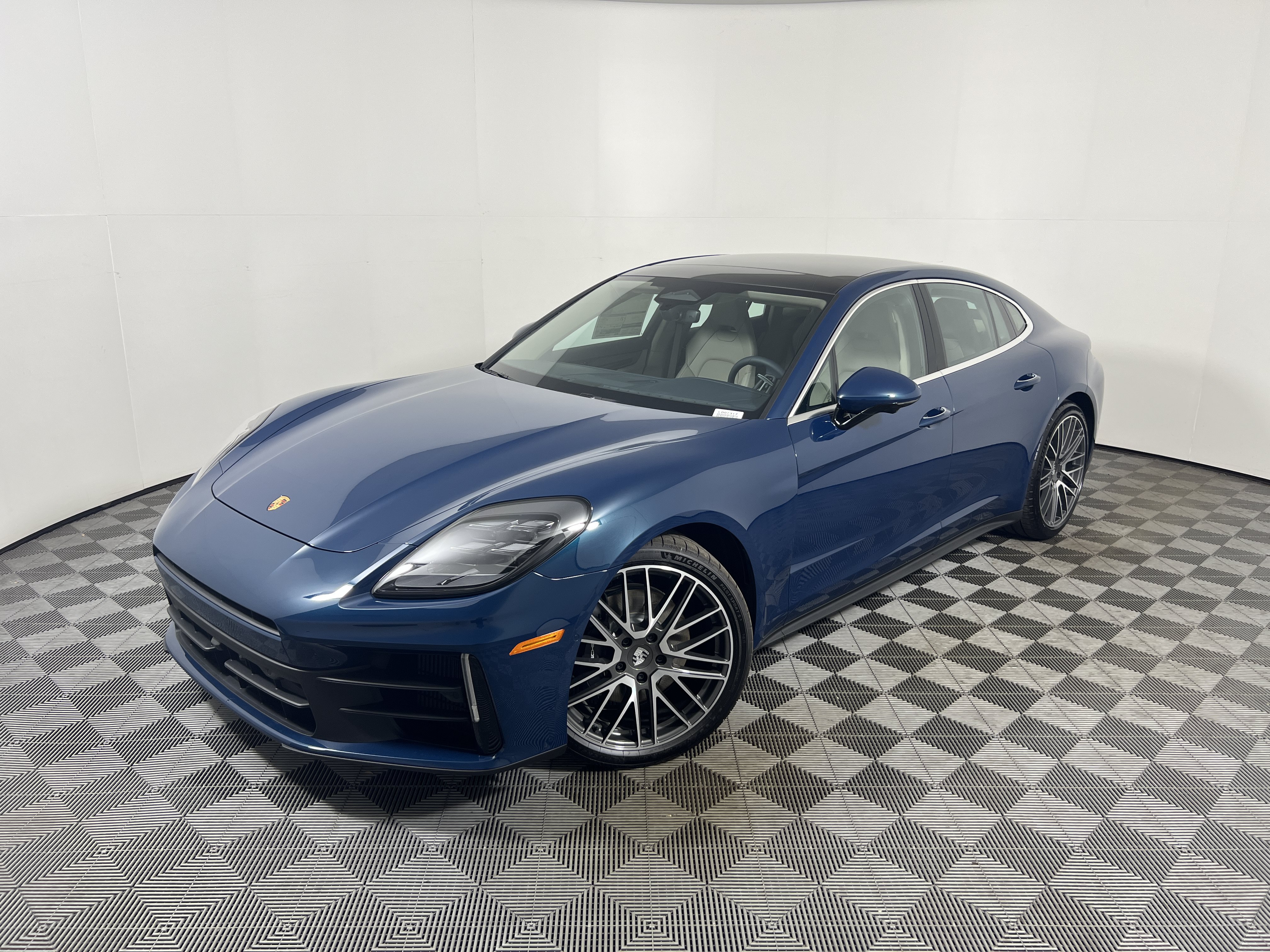 New 2026 Porsche Panamera 4 AWD/4WD image 1