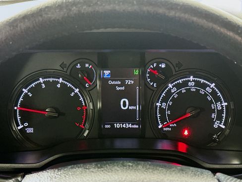 Used 2021 Toyota 4Runner SR5 AWD/4WD image 12