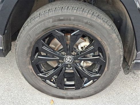 Used 2022 Toyota RAV4 SE image 10