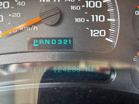 Used 2005 Chevrolet Silverado 2500 LT w/ Heavy-Duty Power Package image 32