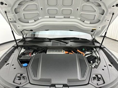 Certified 2024 Audi Q8 e-tron Premium Plus w/ Premium Plus Package image 26