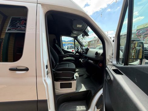Used 2019 Mercedes-Benz Sprinter 170 image 21