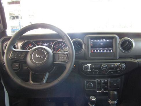 Used 2023 Jeep Wrangler Unlimited Sport AWD/4WD image 5